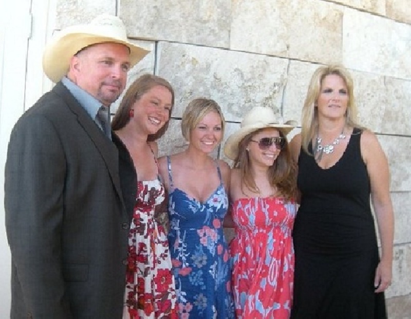 Meet Garth Brooks' Daughters--- Taylor, August, & Allie Brooks