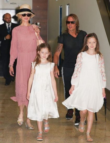 Keith Urban Nicole Kidman S Daughters To Make Television Debut   Nicole Keith Daughters 422x550 