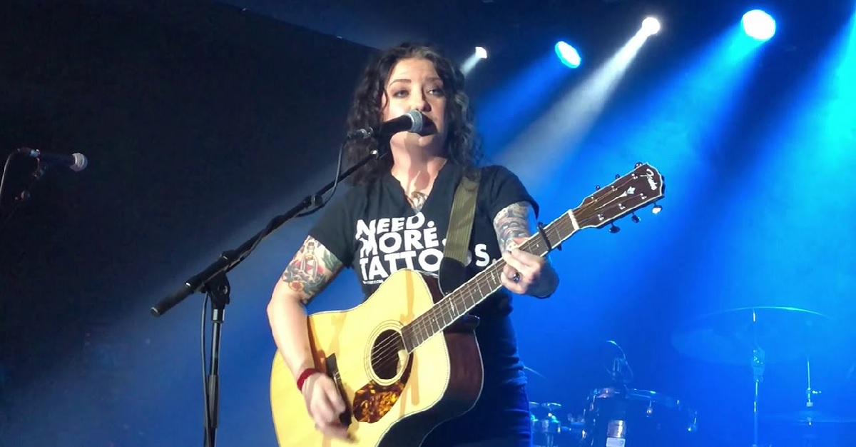 Ashley McBryde Fat and Famous
