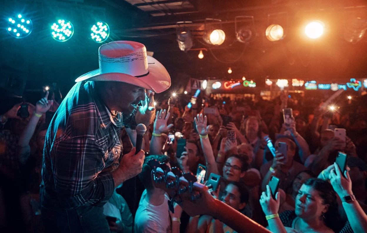 Garth Brooks Dive Bar Tour Extended Into 2020