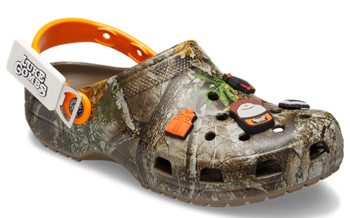 luke combs old crocs