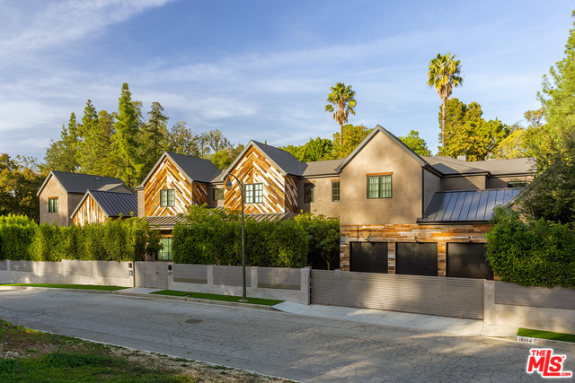 Kelly Clarkson's California Mansion
