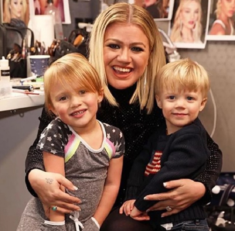 Kelly Clarkson Kids