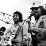 Waylon Jennings and Willie Nelson Sittin' On The Dock Of The Bay