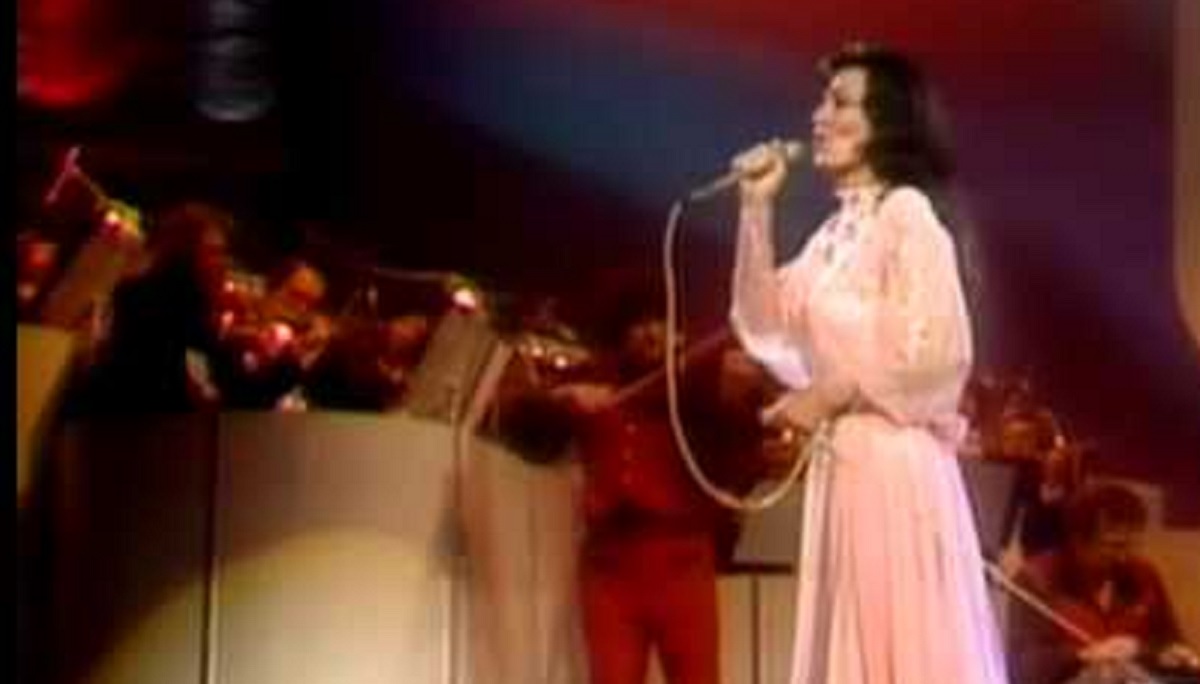 Loretta Lynn Out of my Head and back in my bed