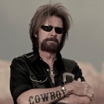Ronnie Dunn posted on Facebook this past Friday (Jan 29th) that he was stripping down an Airstream for his friend Reba McEntire.