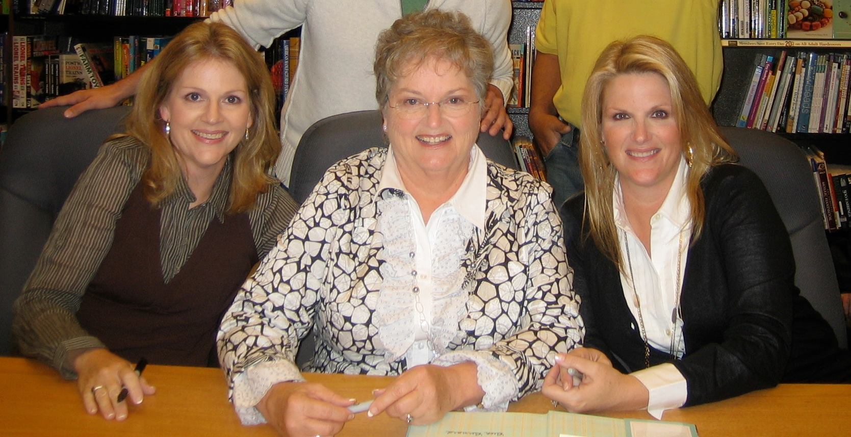 trisha yearwood with mother and sister