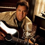 Vince Gill will be inducted to the RockWalk in a ceremony next month (Feb).