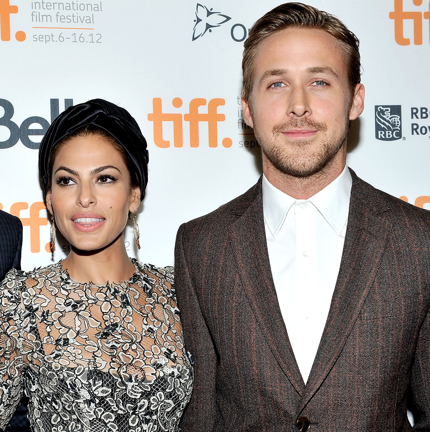 Eva Mendes is pregnant and she is expecting baby with her Boyfriend Ryan Gosling. Congrats Eva!